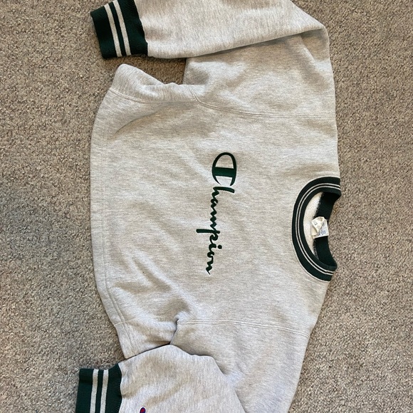 Champion Crop Sweater - Picture 3 of 4